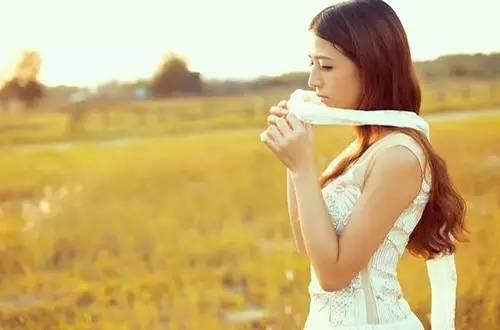 送花吃瓜,浪漫邂逅中的甜蜜时光