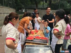 社区干部吃瓜事件,一场意外的舆论漩涡